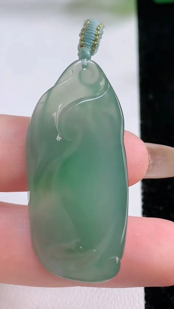 天然A货翡翠悟道吊坠，尺寸41.3-20.6-7.8，重量:11.00g
11月17日