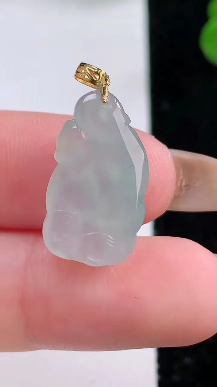 天然A货翡翠九尾狐吊坠，尺寸20-11.6-3.9，重量:2.02g
11月17日