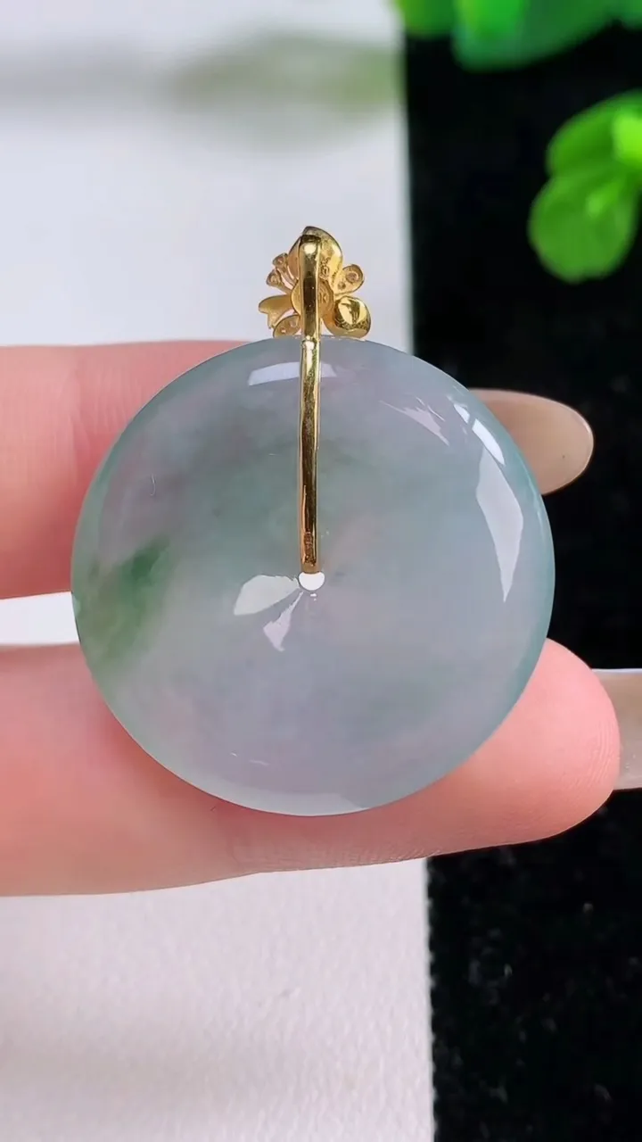 天然A货翡翠平安扣吊坠，尺寸28.2-5.7，重量:9.72g
11月17日