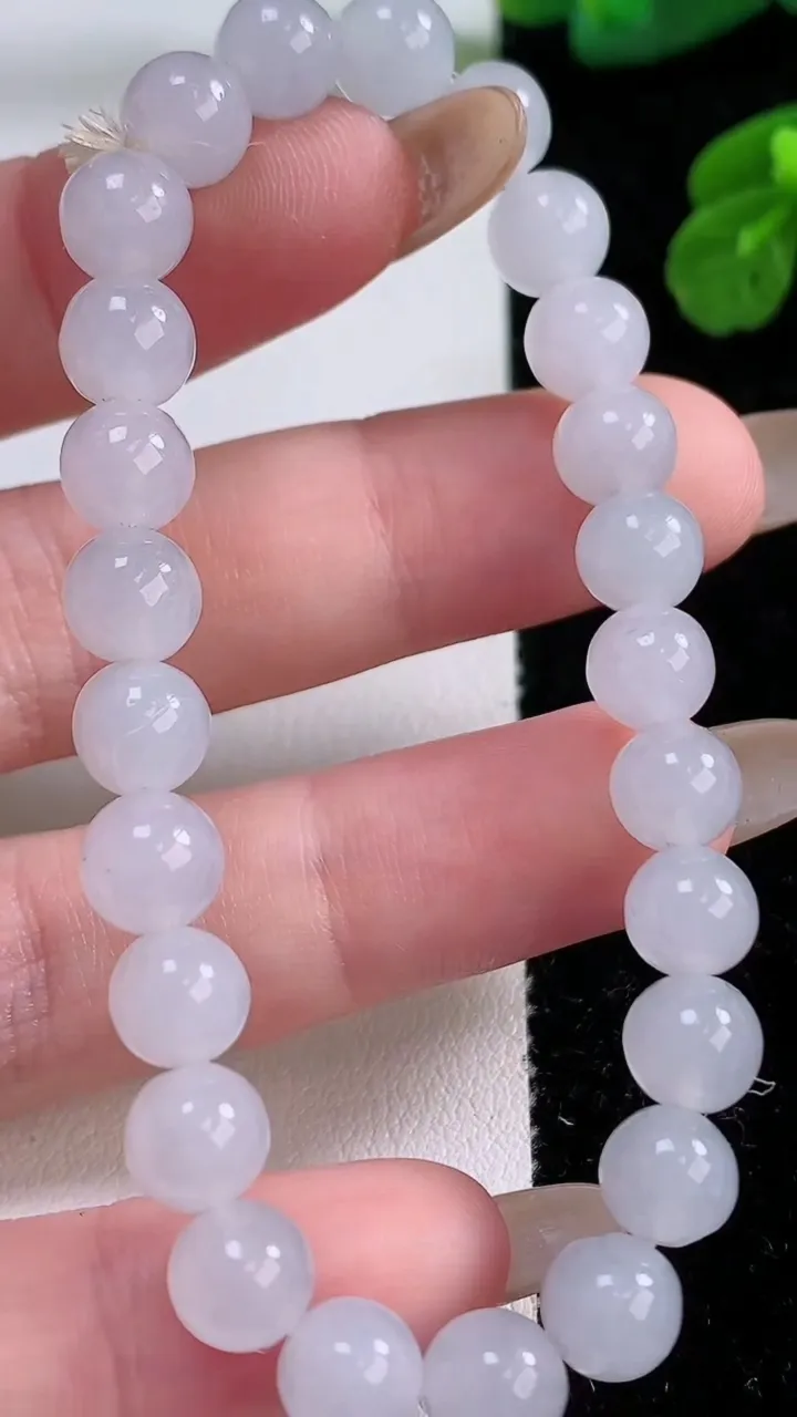 天然A货翡翠圆珠手串，尺寸7-25颗，重量:15.59g11月17日
工厂直销收藏佳品,种好水足，色泽均匀，有种有色，上手高大气！