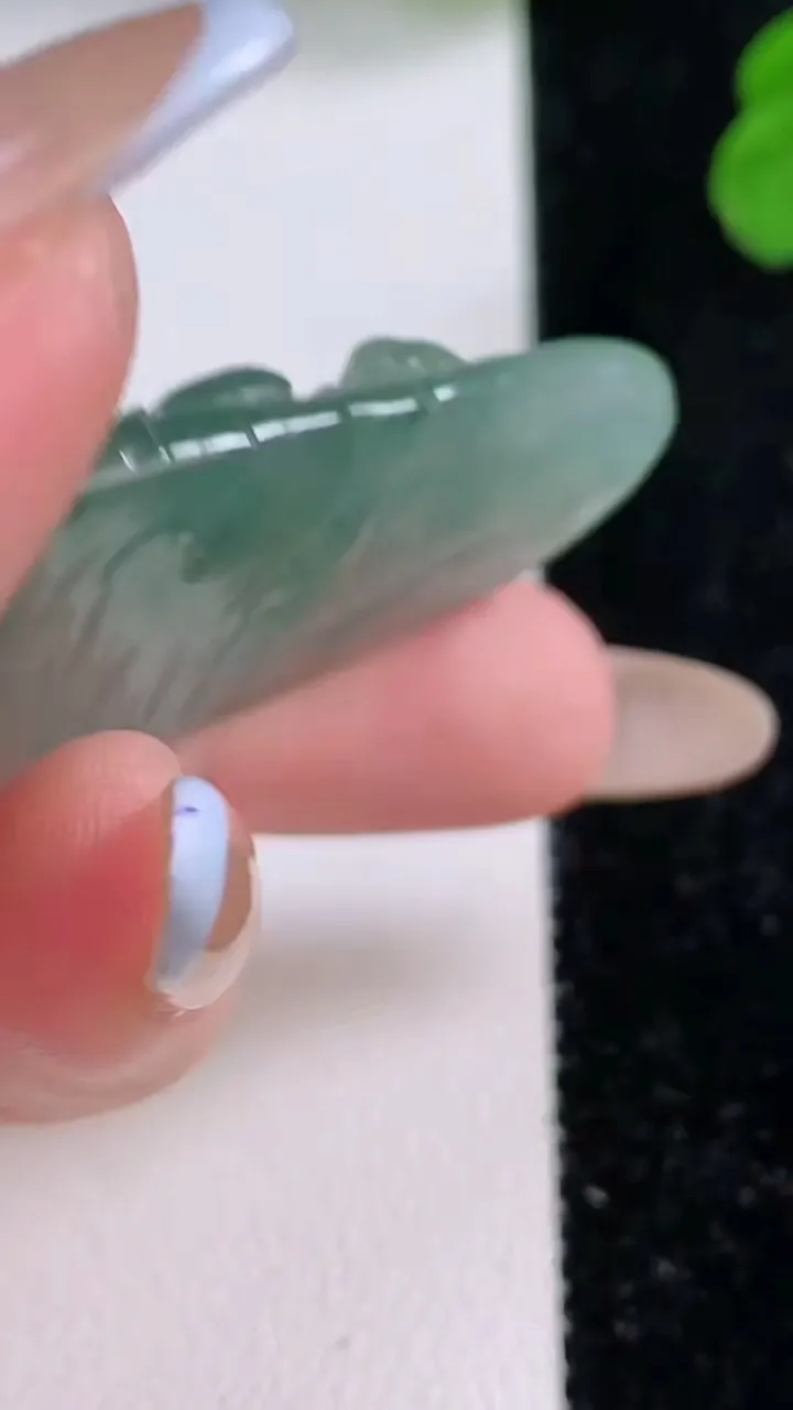 天然A货翡翠普贤菩萨吊坠，尺寸42.3-23.8-5.6，重量:11.16g
11月17日