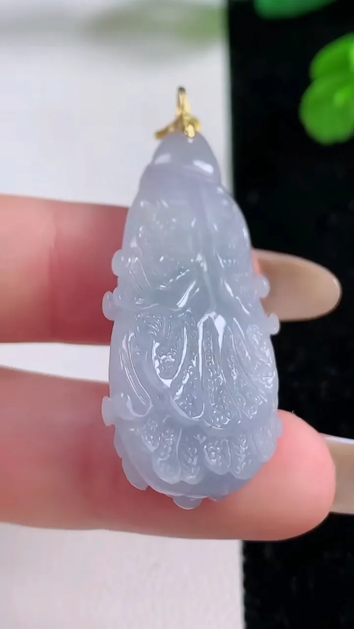 天然A货翡翠18K金紫罗兰白菜吊坠，尺寸39.2-18-8.8，重量:9.09g
11月17日