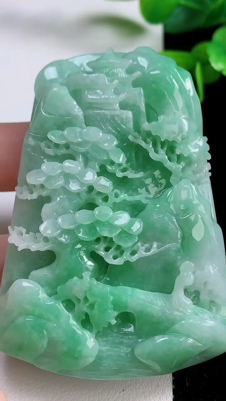 天然A货翡翠山水牌吊坠，尺寸72.6-50.6-14.3，重:118.62g
11月17日