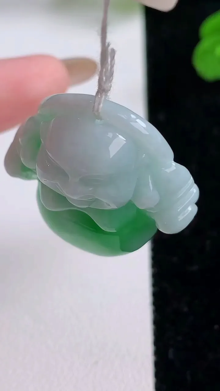 天然A货翡翠佛公吊坠，尺寸28.8-29.2-12.2，重量:17.06g
11月17日