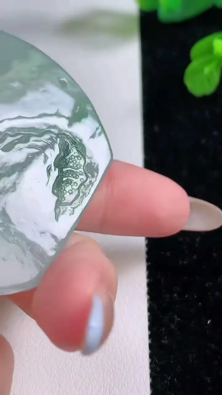 天然A货翡翠牌吊坠，尺寸51-44.7-5.6，重量:30.44g
11月17日