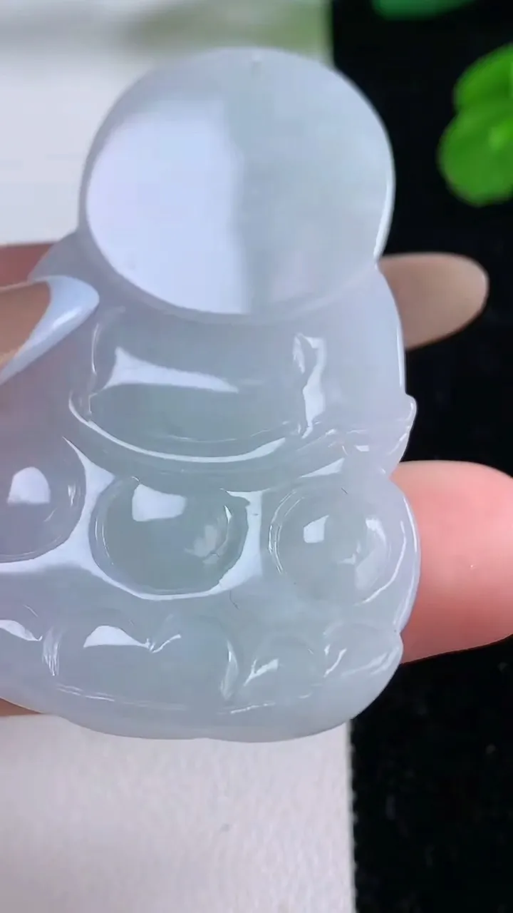 天然A货翡翠观音菩萨吊坠，尺寸52-31.7-8，重量:22.50g
11月17日