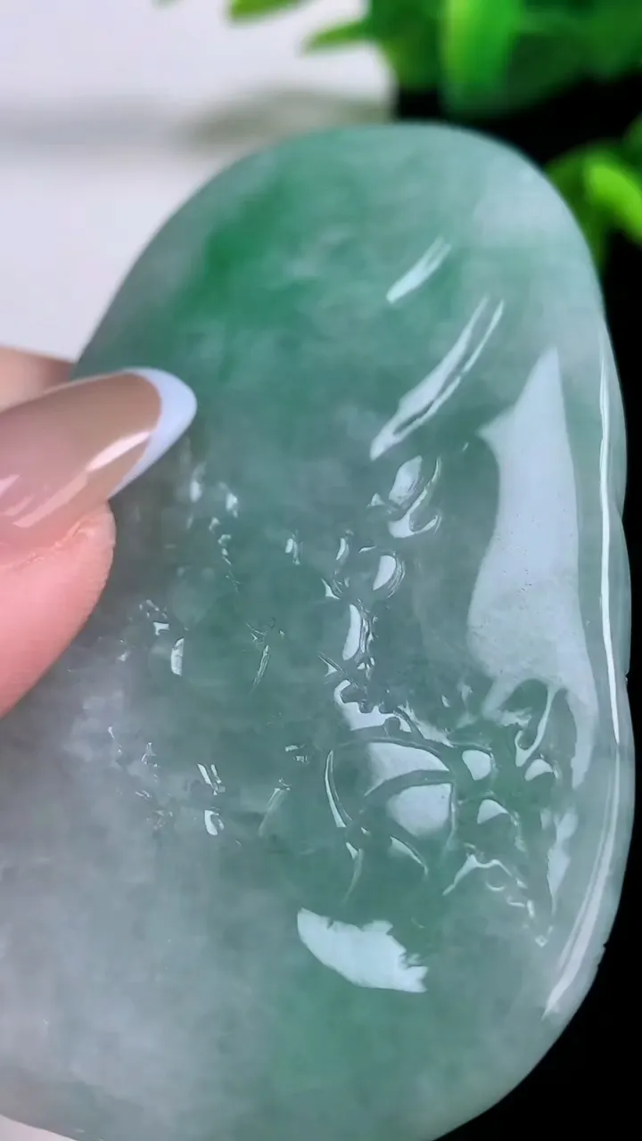 天然A货翡翠山水牌吊坠，尺寸73.3-46.7-10，重量:63.58g
11月17日