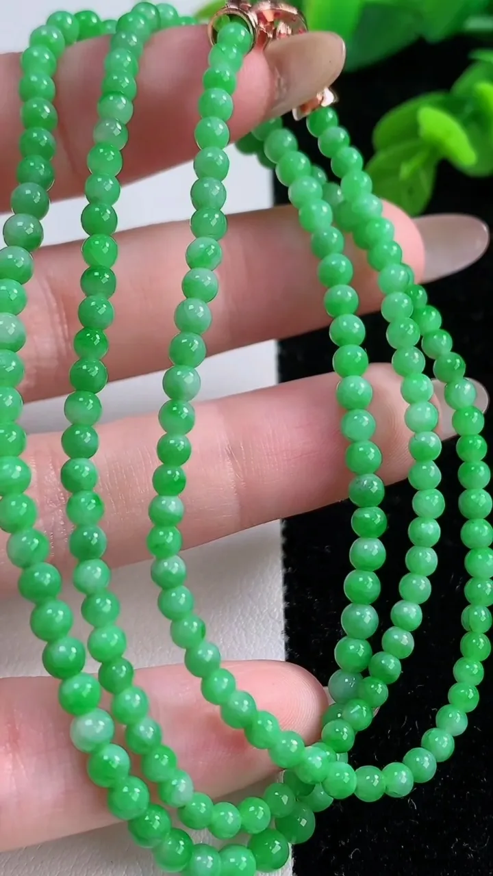 天然A货翡翠小米珠项链，尺寸3.2-183颗，重量:12.93g11月17日
工厂直销收藏佳品,种好