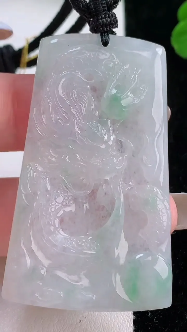 天然A货翡翠龙牌吊坠，尺寸53-30.4-4，重量:19.01g
11月17日