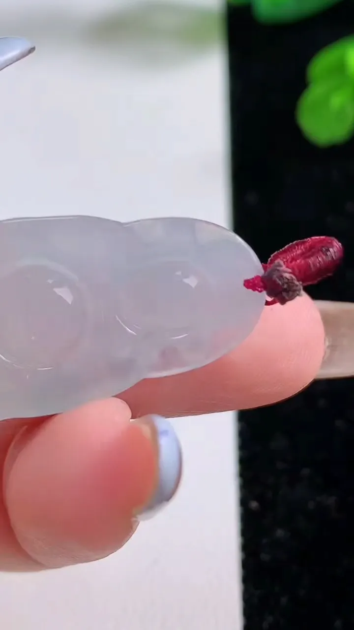 天然A货翡翠冰种飘花财神爷吊坠，尺寸30-16.6-6，重量:5.54g
11月17日