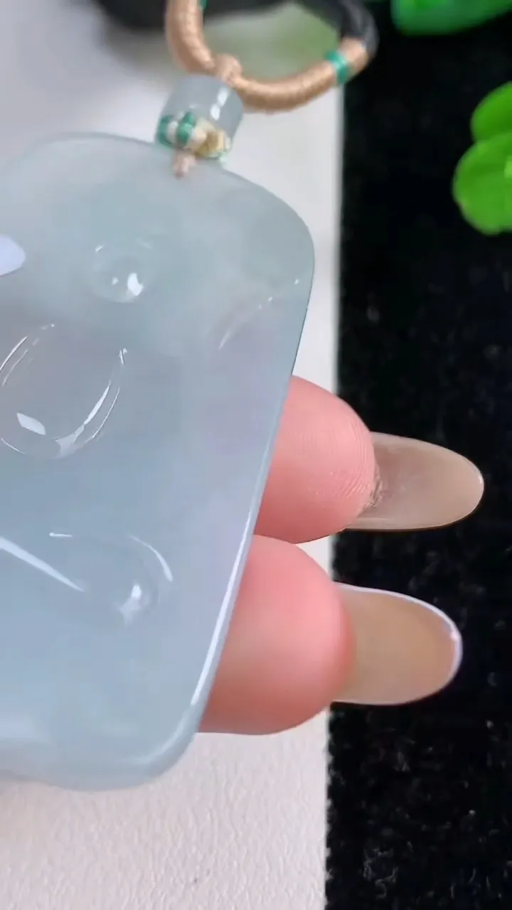 天然A货翡翠阿弥陀佛吊坠，尺寸54.5-34.5-5.5，重量:27.26g
11月17日