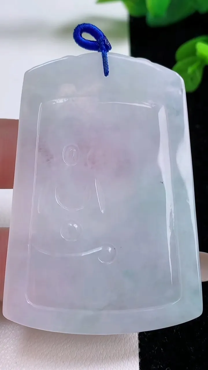 天然A货翡翠文殊菩萨吊坠，尺寸60.5-42.4-4.8，重量:25.62g
11月17日