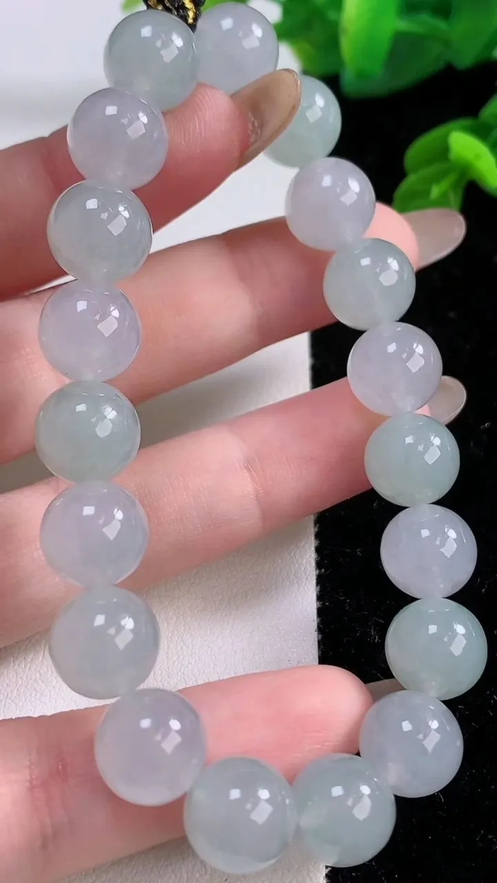 天然A货翡翠圆珠手串，尺寸10.4-19颗，重量:37.81g11月17日
工厂直销收藏佳品,种好水足，色泽均匀，有种有色，上手高大气！