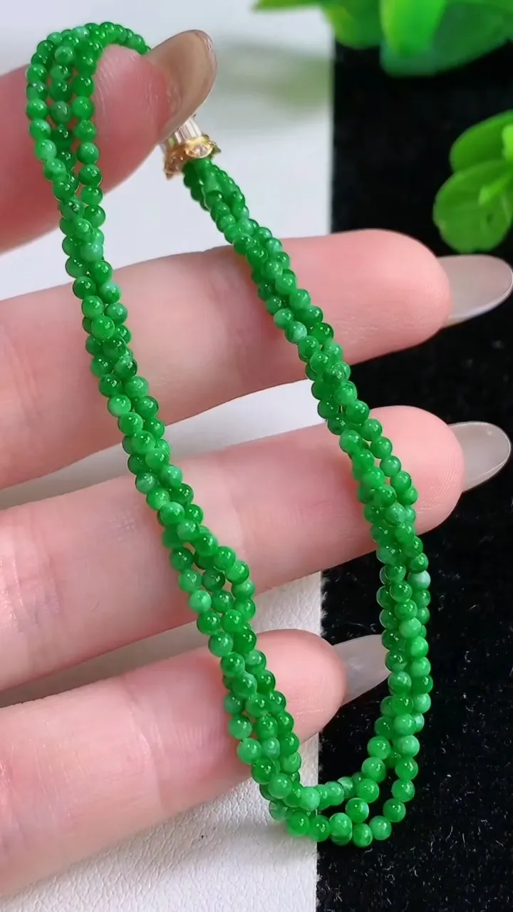 天然A货翡翠小米珠项链，尺寸2，重量:5.01g11月17日
工厂直销收藏佳品,种好水足，色泽均匀，有种有色，上手高大气！