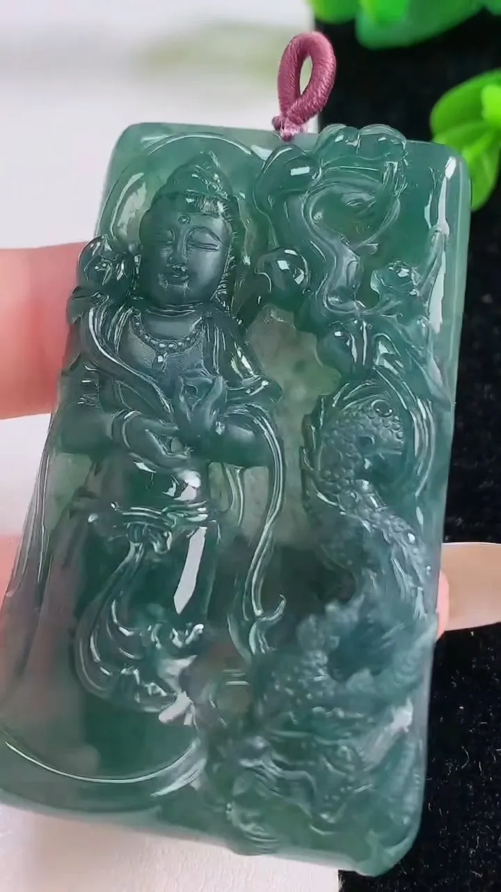 天然A货翡翠蓝水祥龙大势至菩萨吊坠，尺寸62.3-37-7，重量:35.02g
11月17日