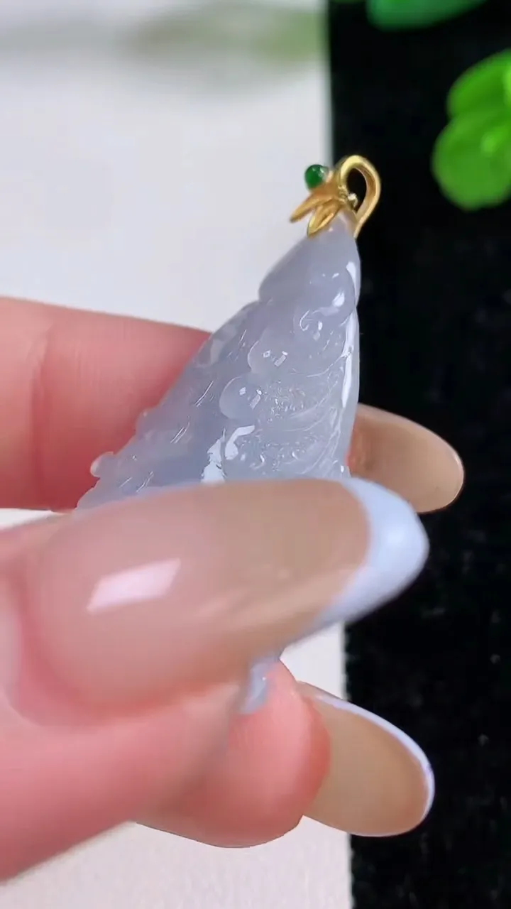 天然A货翡翠18K金紫罗兰白菜吊坠，尺寸39.2-18-8.8，重量:9.09g
11月17日