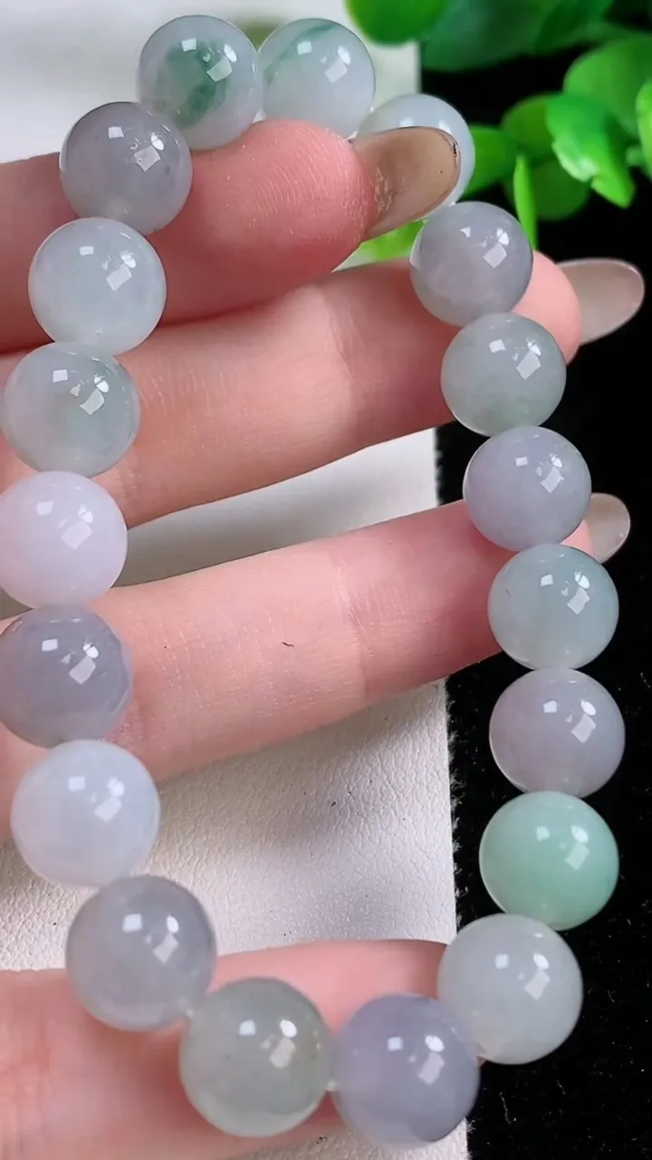 天然A货翡翠圆珠手串，尺寸10-19颗，重:32.51g11月17日
工厂直销收藏佳品,种好水足，色泽均匀，有种有色，上手高大气！