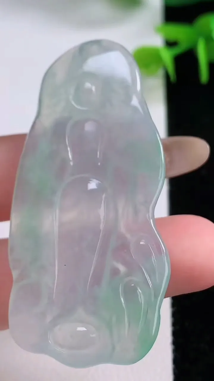 天然A货翡翠观音菩萨吊坠，尺寸57-27-4，重:13.78g
11月17日