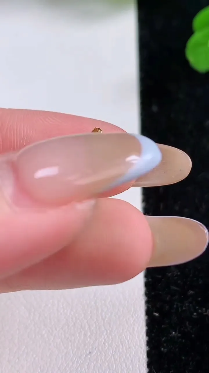 天然A货翡翠无事牌吊坠，尺寸13-7.9-2.5，重量:0.45g
11月17日