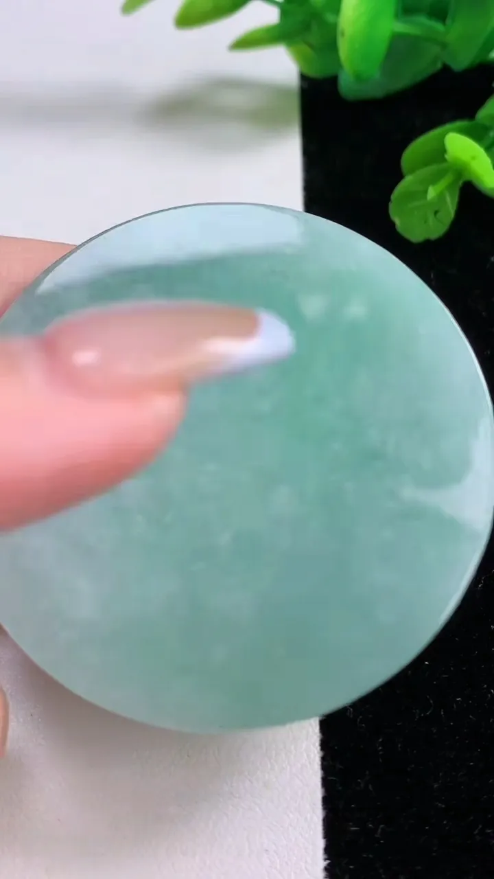 天然A货翡翠无事牌吊坠，尺寸56-5.9，重量:49.65g
11月17日