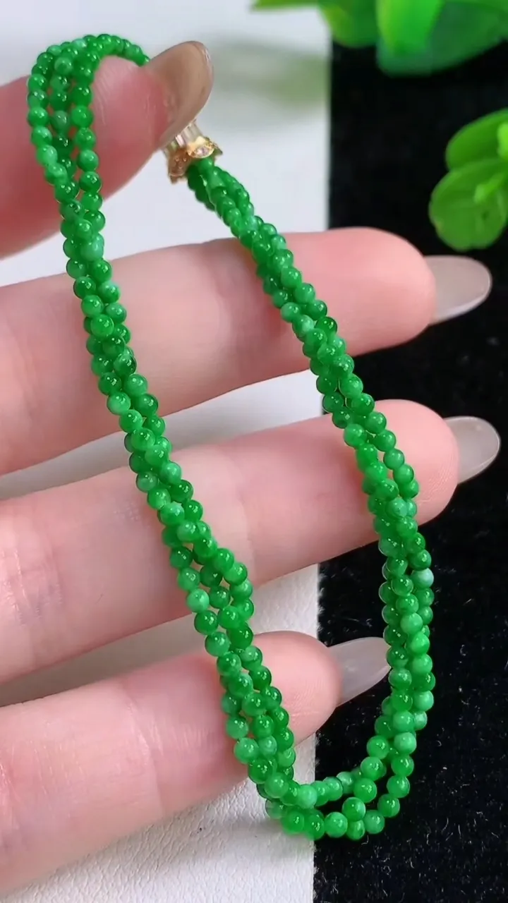 天然A货翡翠小米珠项链，尺寸2，重量:5.01g11月17日
工厂直销收藏佳品,种好水足，色泽均匀，有种有色，上手高大气！