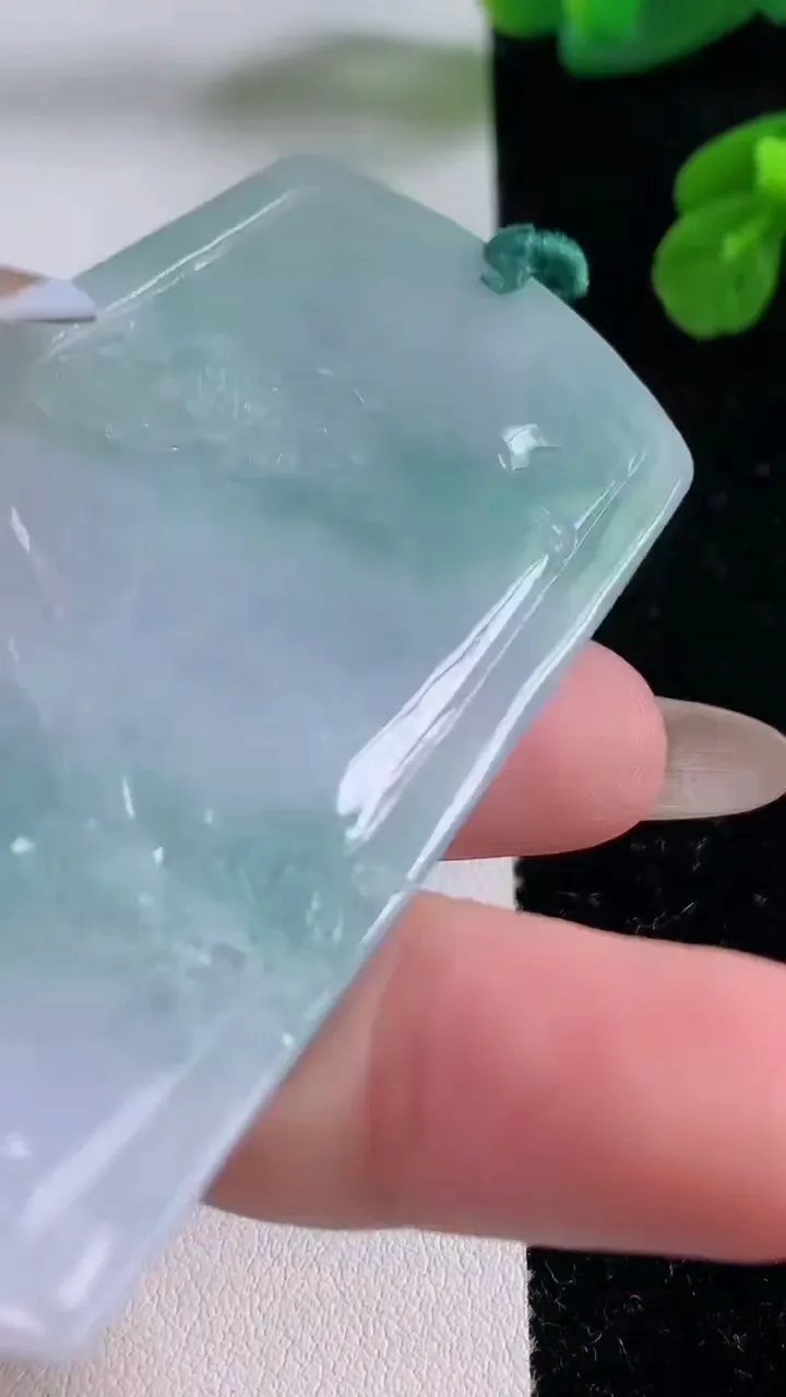 天然A货翡翠山水牌吊坠，尺寸70.8-40.8-5.2，重量:34.07g
11月17日