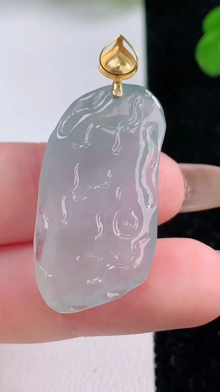 天然A货翡翠种白冰原石吊坠，尺寸32.5-16.8-6，重量:6.84g
11月17日
