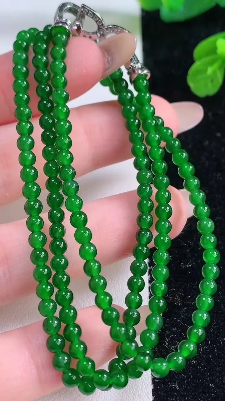 天然A货翡翠小米珠项链，尺寸3.4-148颗，重量:12.07g11月17日
工厂直销收藏佳品,种好水足，色泽均匀，有种有色，上手高大气！