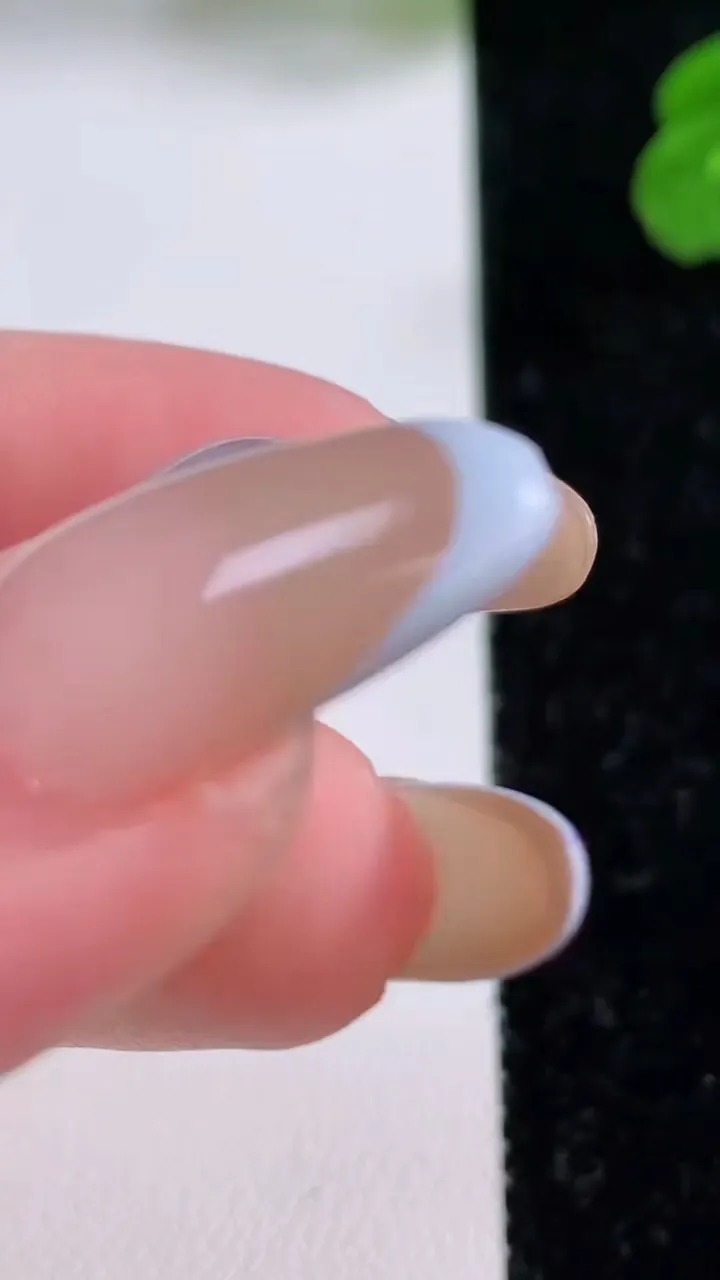 天然A货翡翠冰种飘花蛋面镶嵌件，尺寸19.3-14.8-5.4，重量:3.00g
11月17日