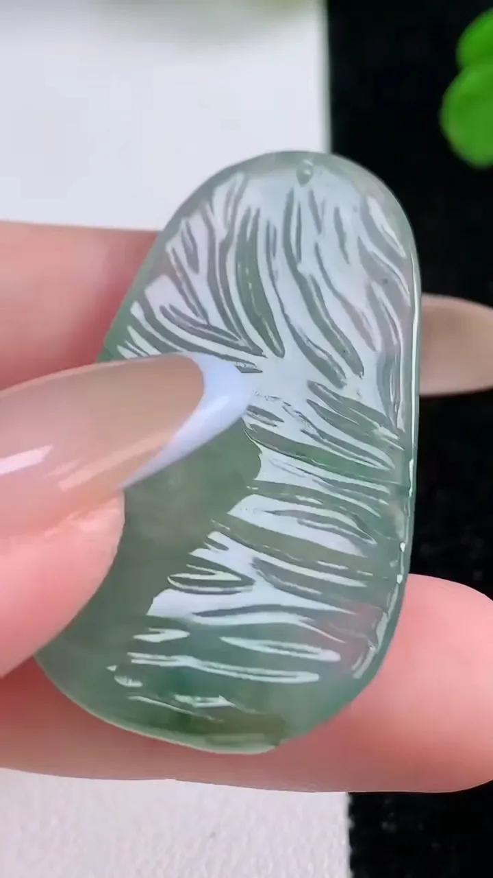 天然A货翡翠普贤菩萨吊坠，尺寸42.3-23.8-5.6，重量:11.16g
11月17日