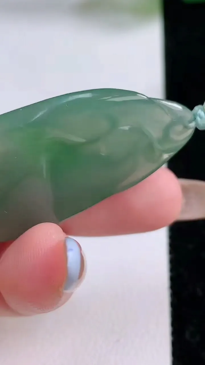 天然A货翡翠悟道吊坠，尺寸41.3-20.6-7.8，重量:11.00g
11月17日