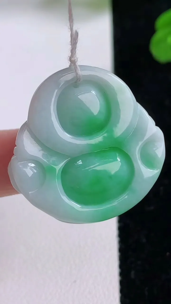 天然A货翡翠佛公吊坠，尺寸28.8-29.2-12.2，重量:17.06g
11月17日