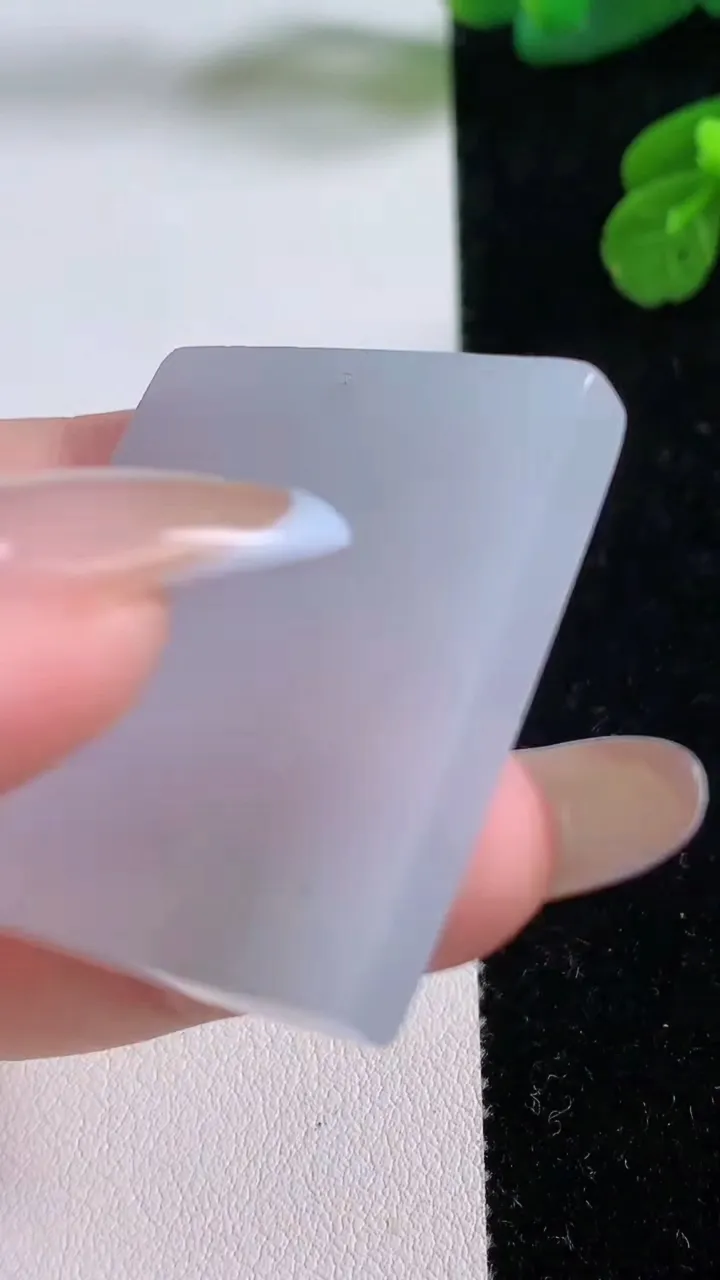 天然A货翡翠紫罗兰飘花无事牌吊坠，尺寸36-30-5.5，重量:19.58g
11月17日