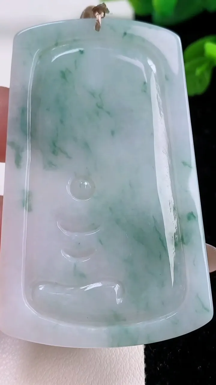 天然A货翡翠飘花普贤菩萨吊坠，尺寸65.8-41.5-6，重量:38.60g
11月17日