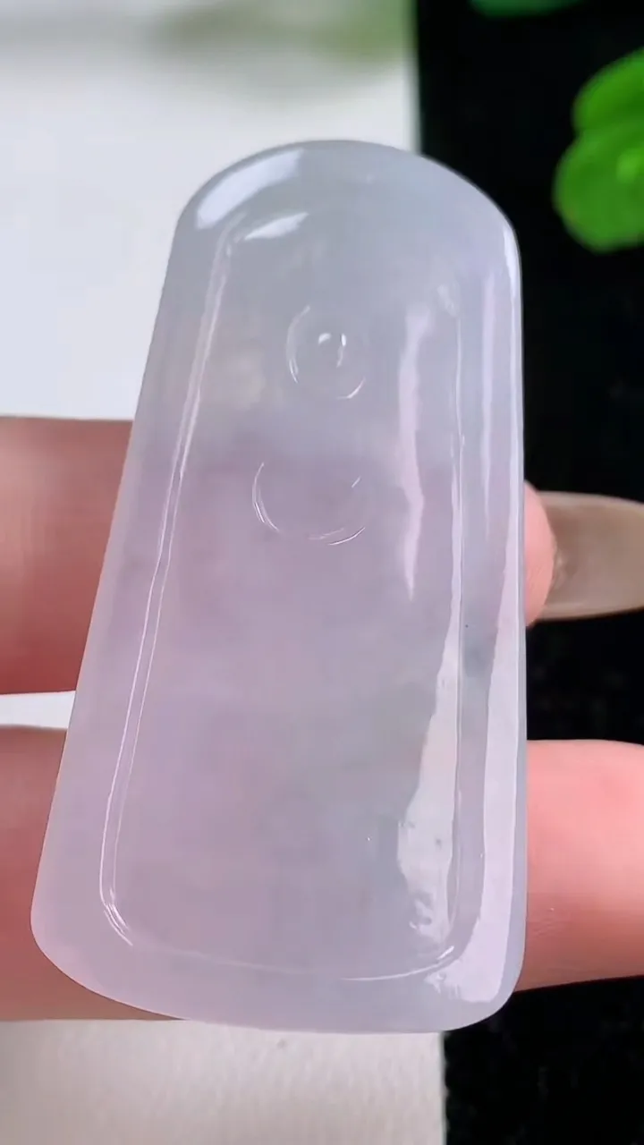 天然A货翡翠大日如来吊坠，尺寸48.8-25-5.5，重量:14.32g
11月17日