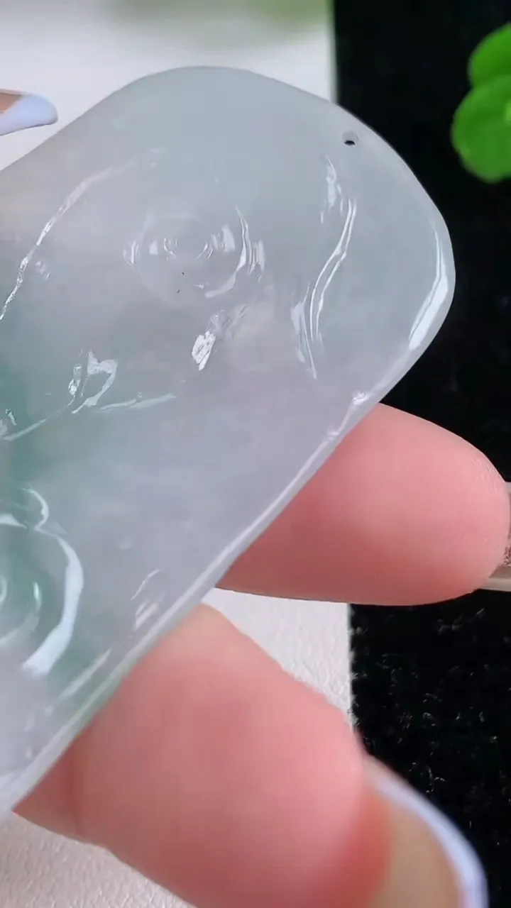 天然A货翡翠文殊菩萨吊坠，尺寸63-31.3-4.7，重量:20.00g
11月17日