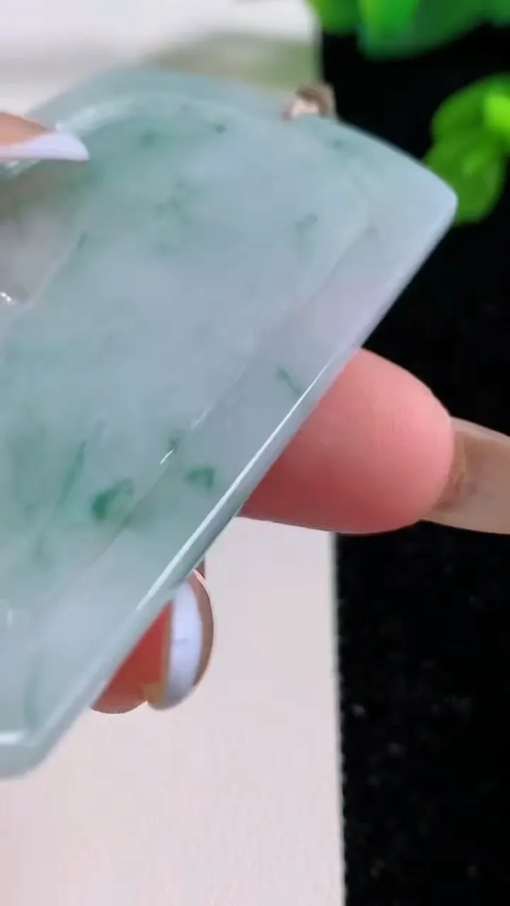 天然A货翡翠飘花普贤菩萨吊坠，尺寸65.8-41.5-6，重量:38.60g
11月17日