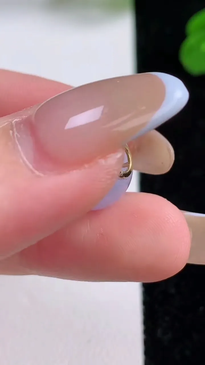 天然A货翡翠18K金紫罗兰路路通吊坠，尺寸12.5-11，重量:3.03g
11月17日