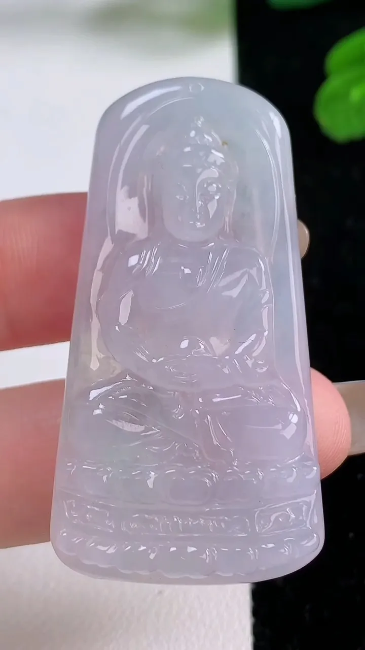 天然A货翡翠大日如来吊坠，尺寸48.8-25-5.5，重量:14.32g
11月17日