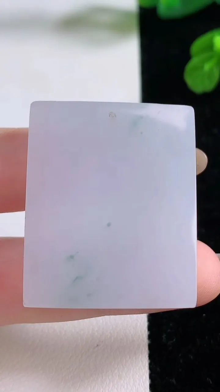 天然A货翡翠紫罗兰飘花无事牌吊坠，尺寸36-30-5.5，重量:19.58g
11月17日