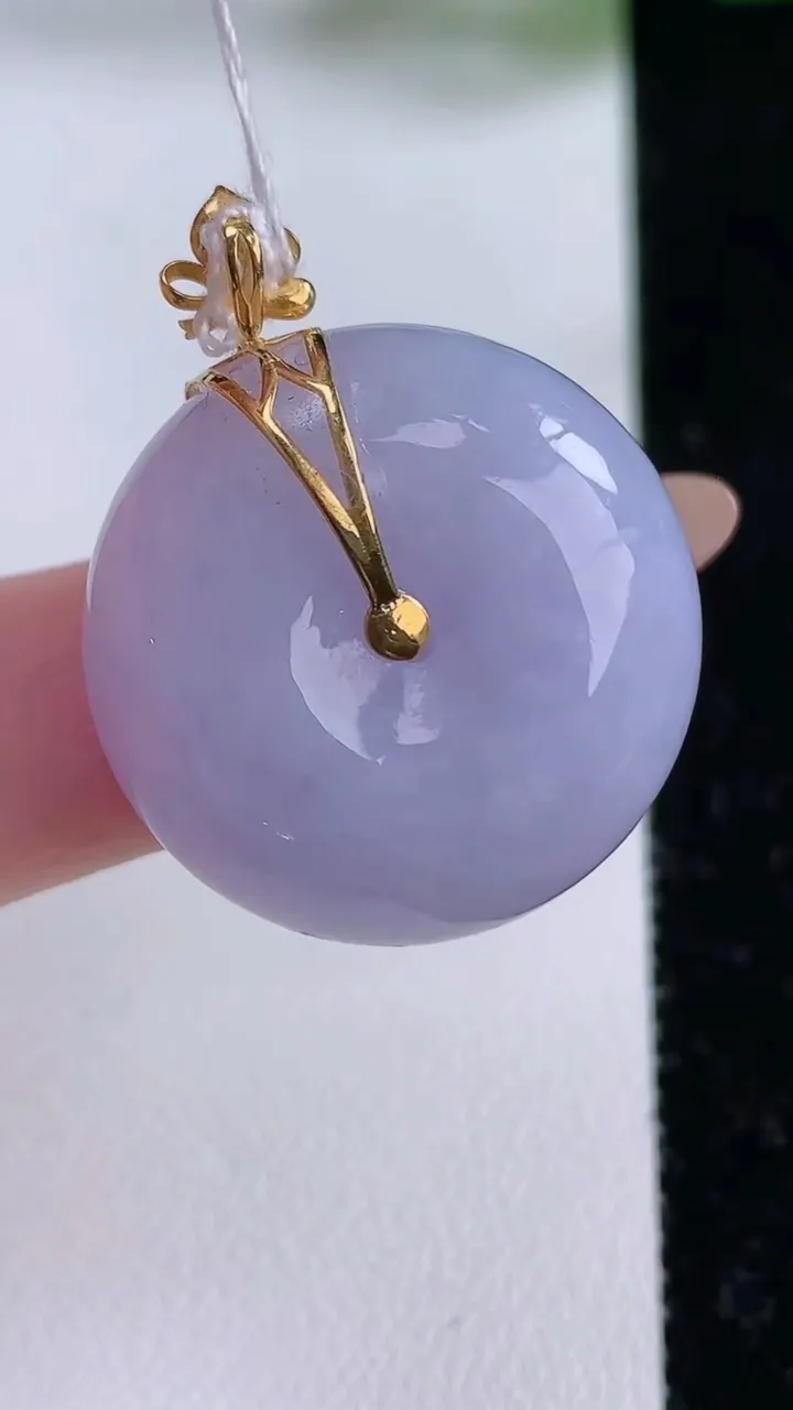 天然A货翡翠18K金紫罗兰平安扣吊坠，尺寸25-12.7，重量:17.64g
11月17日