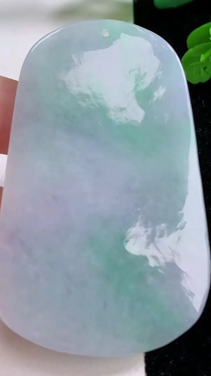 天然A货翡翠龙牌吊坠，尺寸68.6-43.4-7.5，重量:43.17g
11月17日