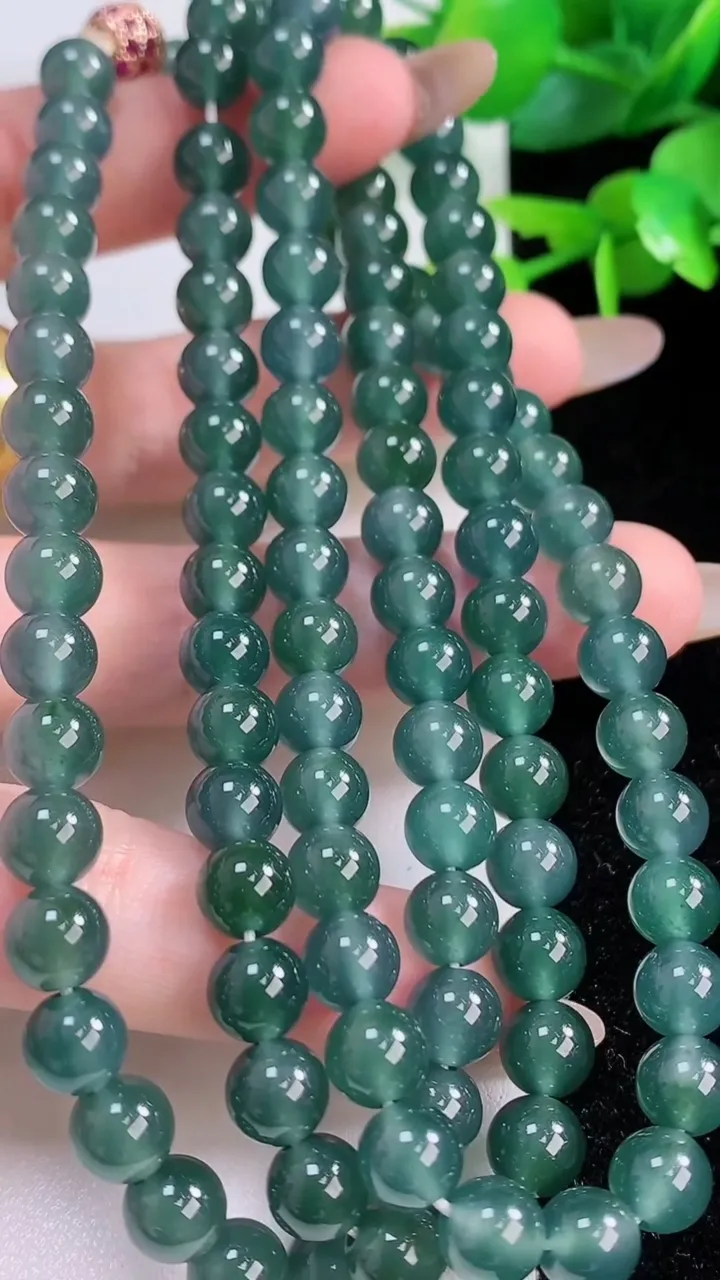 天然A货翡翠圆珠项链，尺寸7-108颗，重:63.42g
11月17日