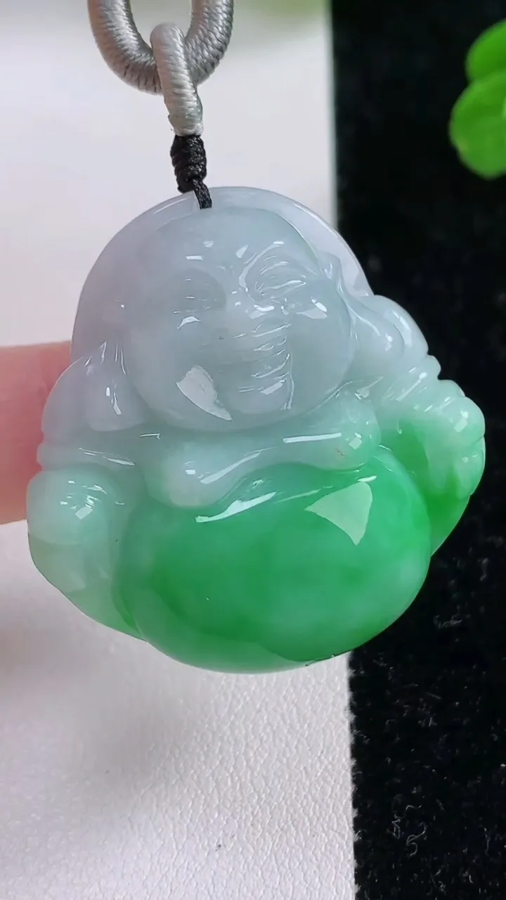 天然A货翡翠佛公吊坠，尺寸35.2-35-10.8，重量:23.89g
11月17日