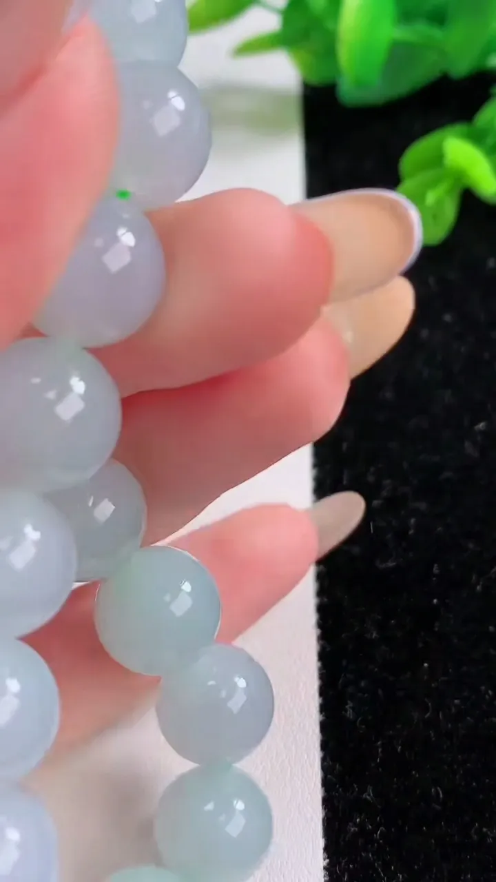 天然A货翡翠圆珠手串，尺寸12-17颗，重量:51.67g11月17日
工厂直销收藏佳品,种好水足，色泽均匀，有种有色，上手高大气！