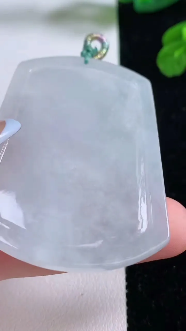 天然A货翡翠龙牌吊坠，尺寸54.5-39-4.9，重量:22.92g
11月17日