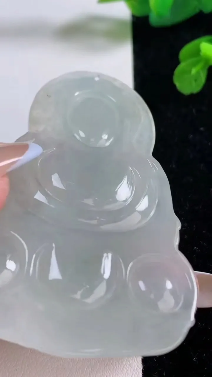 天然A货翡翠观音菩萨吊坠，尺寸72.7-46.8-5.6，重量:32.23g
11月17日