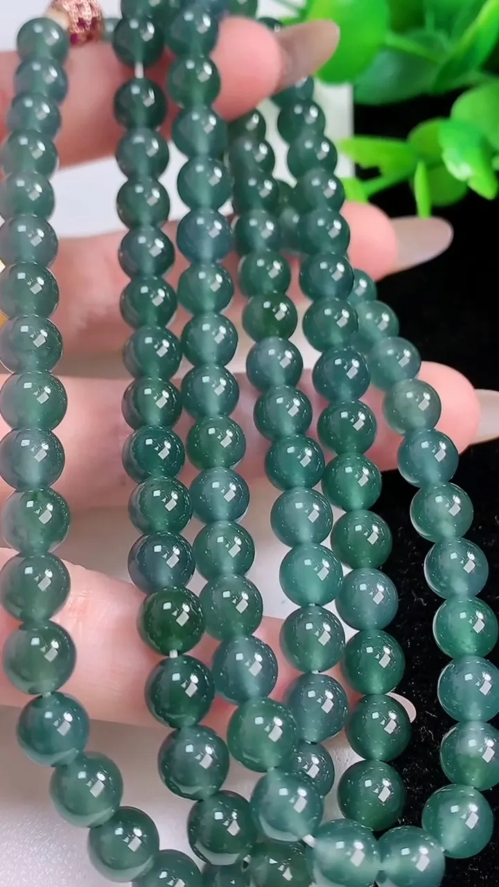 天然A货翡翠圆珠项链，尺寸7-108颗，重:63.42g
11月17日