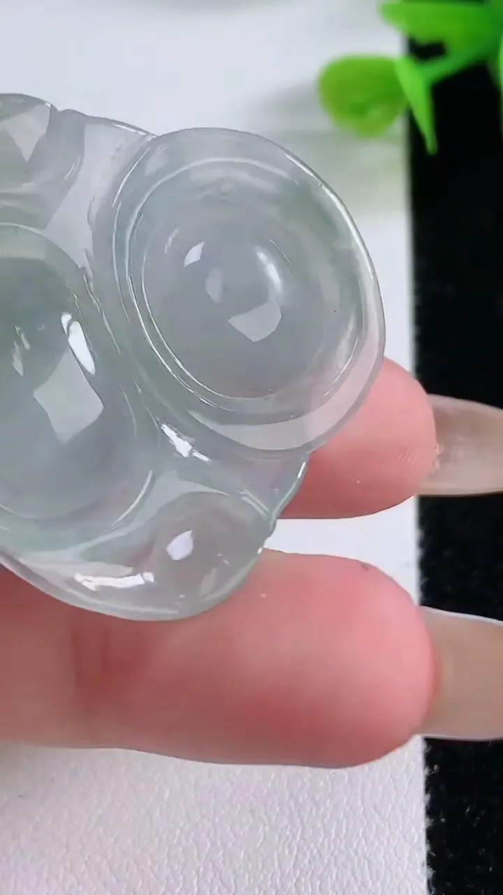 天然A货翡翠冰种飘花佛公吊坠，尺寸34.2-36-7.2，重:11.70g
11月17日