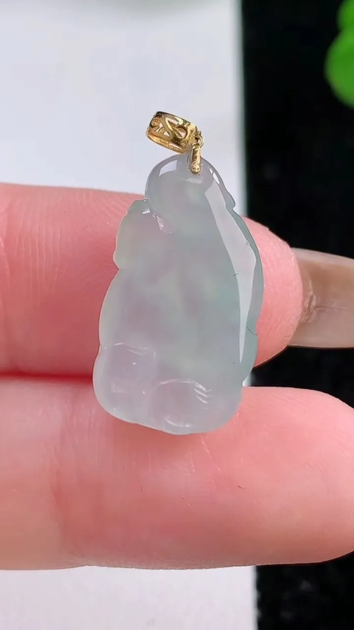 天然A货翡翠九尾狐吊坠，尺寸20-11.6-3.9，重量:2.02g
11月17日